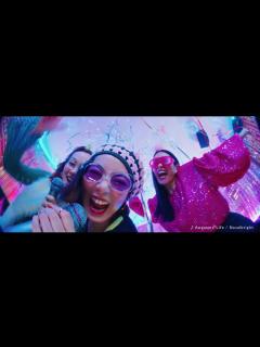 [x]池田エライザ、友人とカラオケで盛り上がる 俳優に監督業…さまざまな“顔”披露 「ミンティア」新CM - YouTube