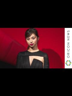 [x]中条あやみ、胸元SEXYシースルードレス&美しき｢赤い唇｣を披露 「真実の唇。」展オープニングレセプション - YouTube