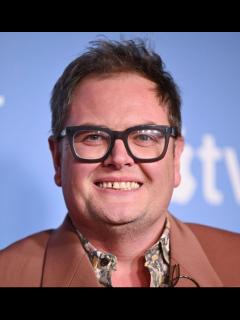 [x]Alan Carr takes cheeky swipe at Phillip Schofield while filming ...