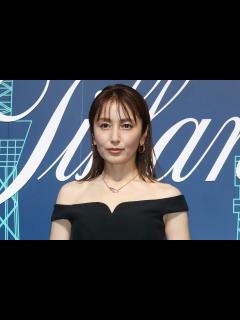 [x]矢田亜希子、デコルテまぶしいドレス姿で魅了 ティファニーまとい笑顔 | マイナビニュース