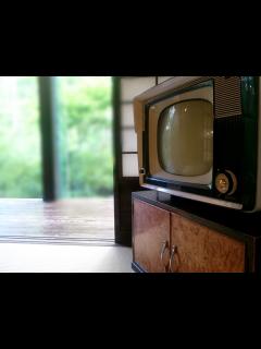 [x][フリー写真] レトロなブラウン管テレビのある部屋の風景でアハ体験 | GAHAG | 著作権フリー写真・イラスト素材集 - GAHAG ...