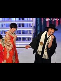 [x]椎名林檎＆トータス松本、対決なしでコラボ／紅白 - YouTube